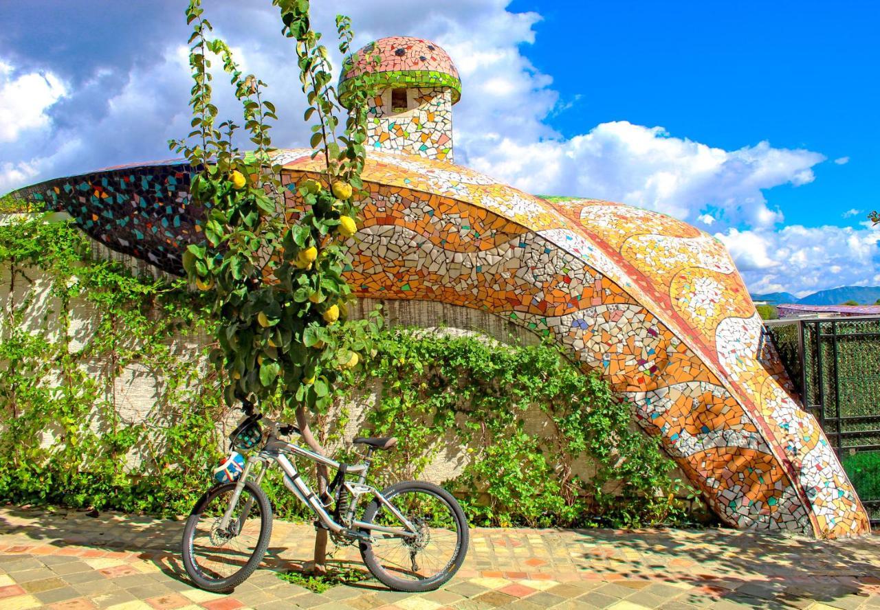 Arka Art Hotel Kashari Dış mekan fotoğraf The roof of the house