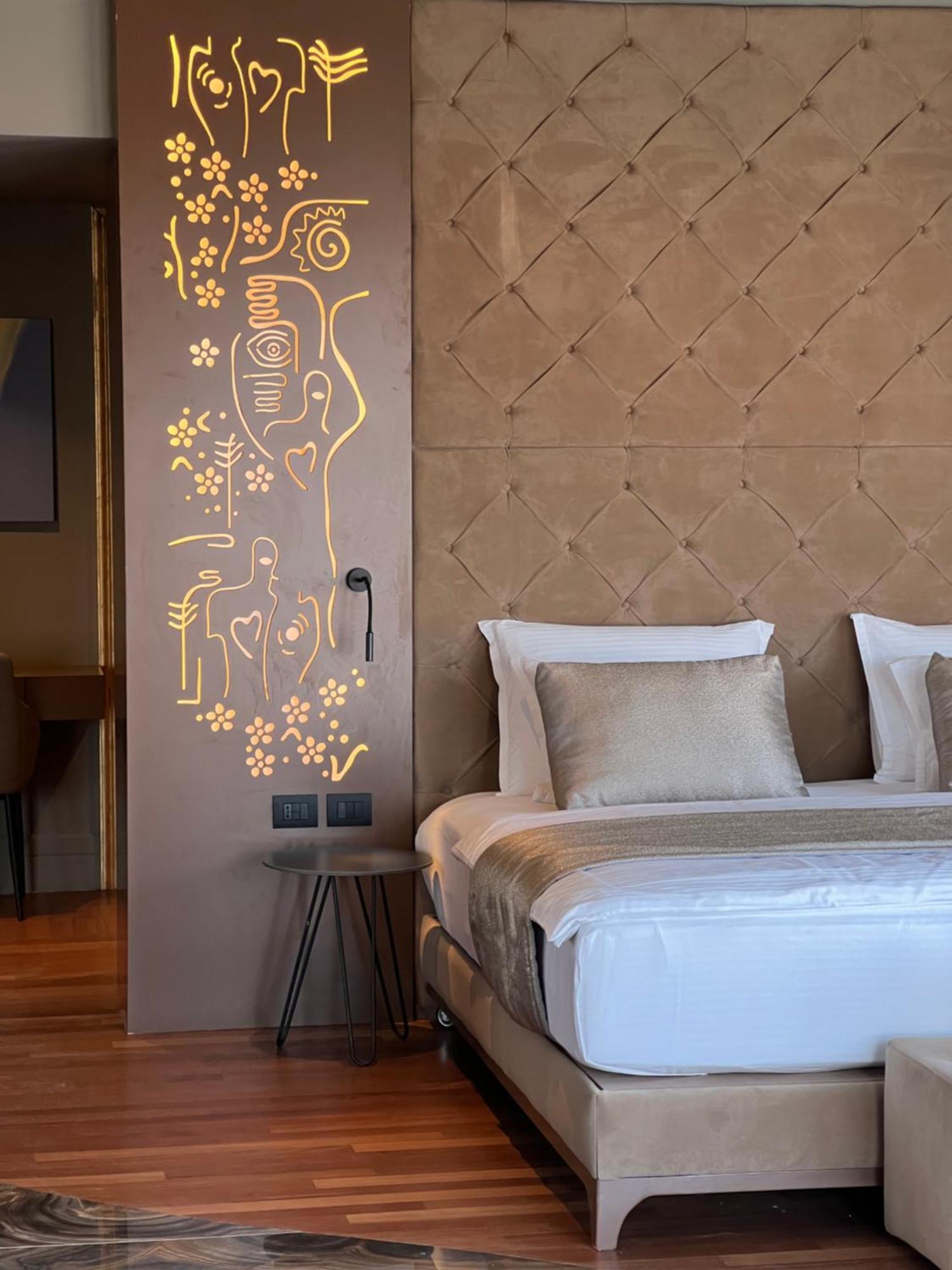 Arka Art Hotel Kashari Dış mekan fotoğraf A wall sticker