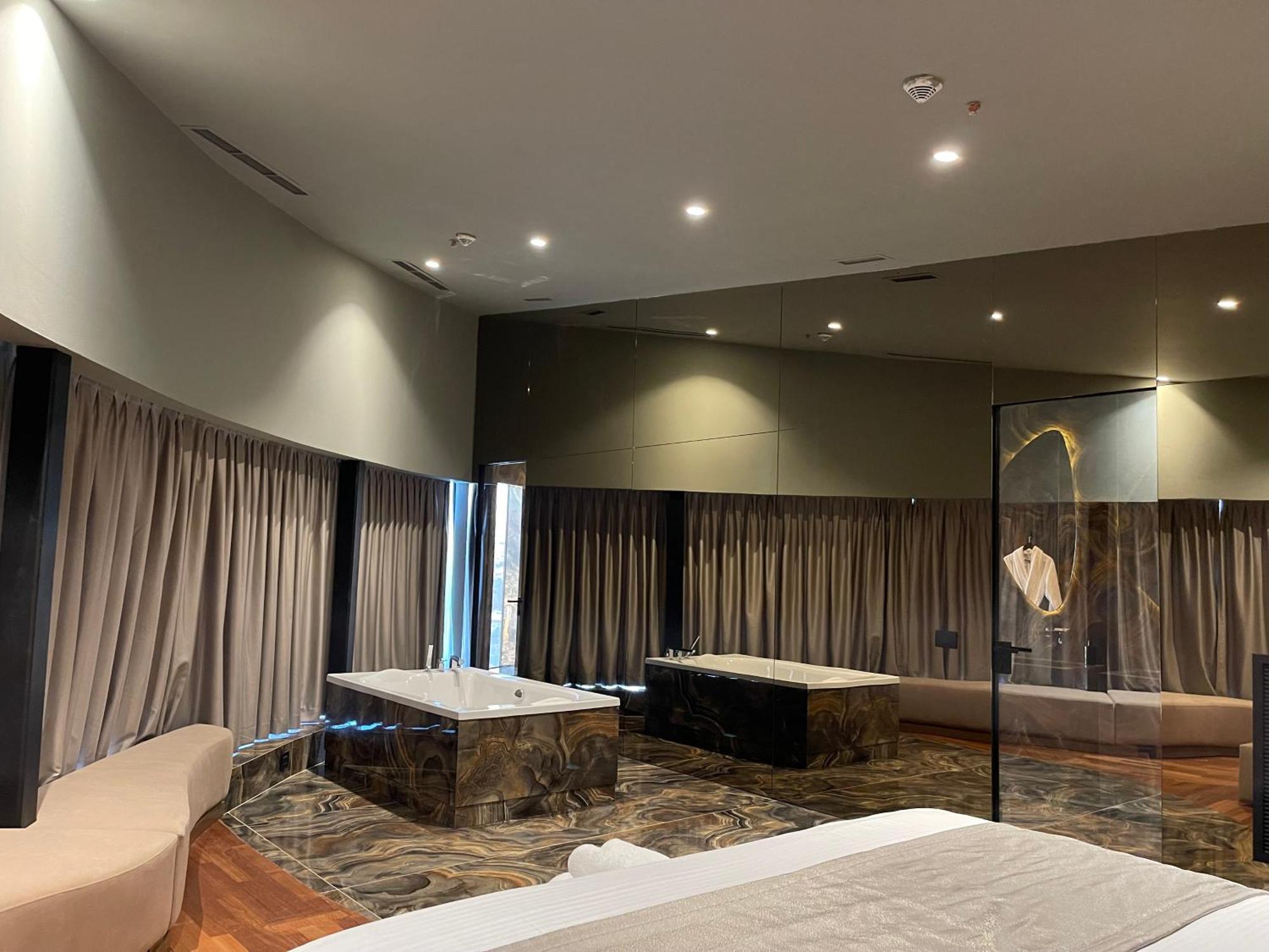 Arka Art Hotel Kashari Dış mekan fotoğraf A suite at the hotel