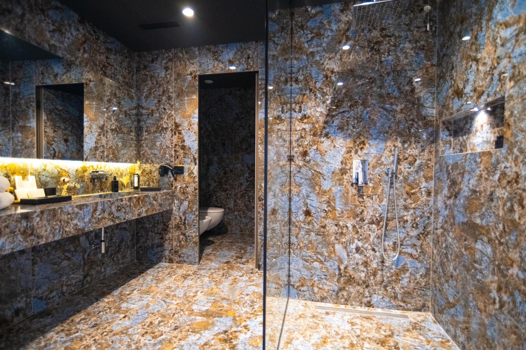 Arka Art Hotel Kashari Dış mekan fotoğraf Bathroom in the hotel