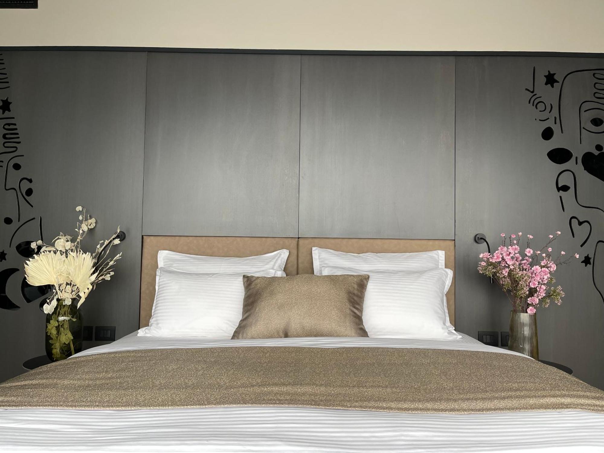 Arka Art Hotel Kashari Dış mekan fotoğraf A bedroom