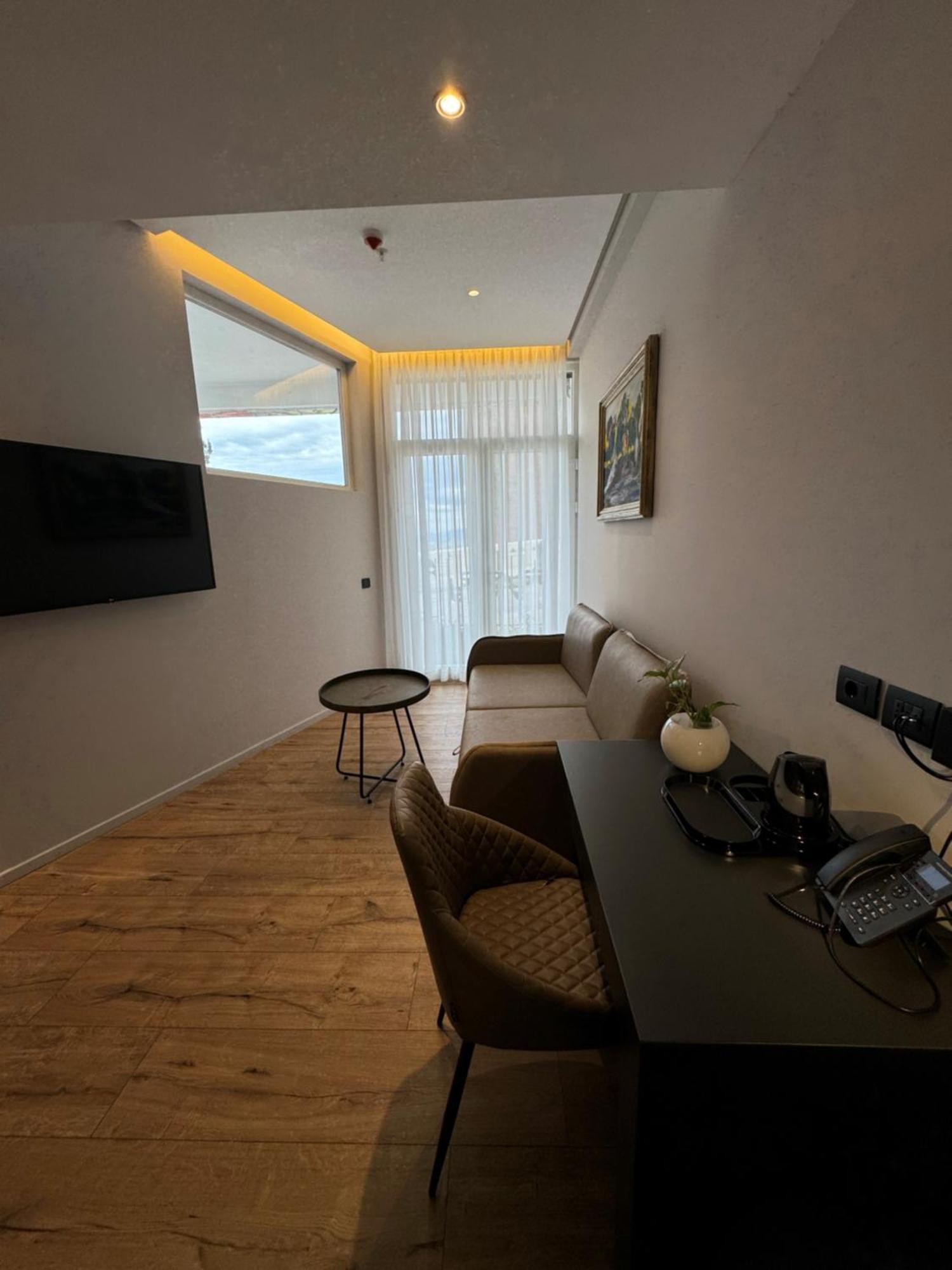 Arka Art Hotel Kashari Dış mekan fotoğraf A room at the hotel